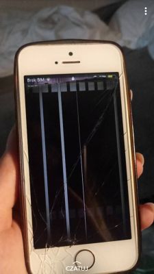 Jak naprawić i koszt wymiany wyświetlacza w iPhone SE po upadku