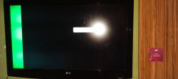LG 42LG3000 - zniekształcony obraz i zielony pasek