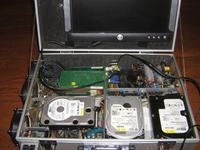 Przenośny komputer w walizce