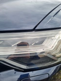 Duży odprysk na przedniej lampie matrix Audi A6 C8