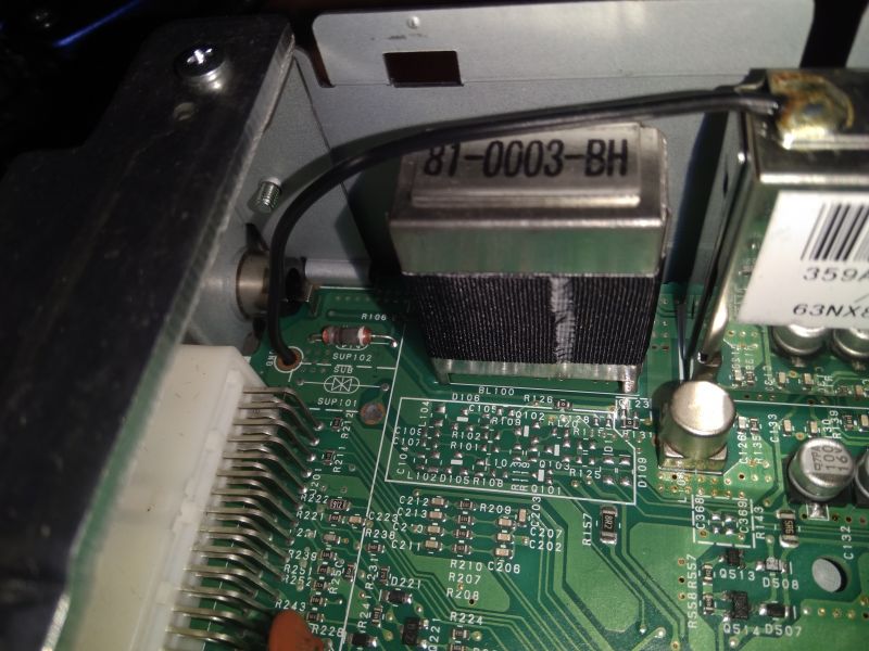 Laguna II 2006 - problemy z radiem Cabasse: trzaski i brak dźwięku FM