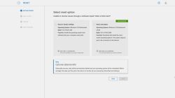 Ekran SupportAssist OS Recovery z wyborem: „Reset to factory settings” lub „Reset and update”.