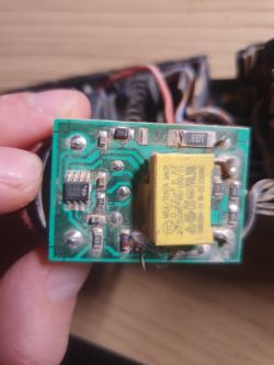Zdjęcie kontrolera obrotów szlifierki Parkside PWS 125 G6 z brakującym rezystorem R5