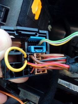 Brak podświetlenia klawiszy w radiu RCN210 po zamontowaniu w Passacie B6