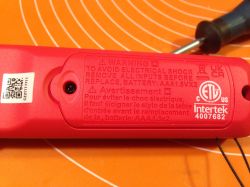 UNI-T UT256 Amperomierz widełkowy - krótki opis, wnętrze, zastosowanie.