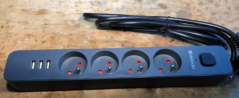 Inside the surge protector strip and USB power supply test - SFS133 Defender Surge Protector