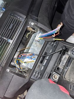 Podłączenie niefabrycznego radia do BMW E46: porady i wskazówki