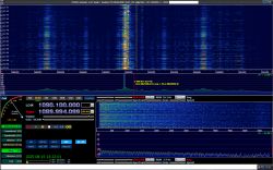 Zrzut ekranu z programu HDSDR pokazujący widmo sygnałów wokół 1090 MHz