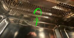 Iskrzenie w mikrofalówce Electrolux EMT 25207OX z grillem - uszkodzona wnęka
