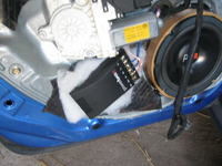 wygłuszenie drzwi oraz montaż zestawów głosników w VW golfie IV.własna produkcja