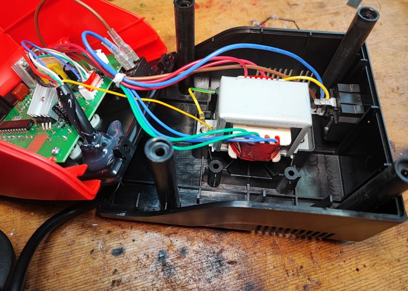 Inside the Yato YT-82457 Soldering Station Interior of the Yato YT-82457 soldering station.