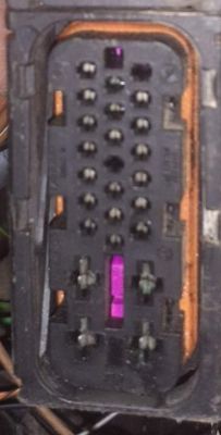 Zmiana kostki wtyczki pompy ABS w Golfie 4 1.9 TDI 110km - nr VIN, zdjęcia 1 i 2