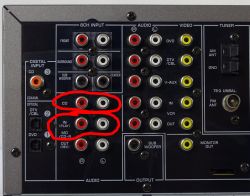 Czy Yamaha RX-V350 amplituner ma wejście AUX do muzyki z telefonu?