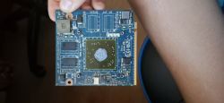 Modułowa karta graficzna z układem chłodzenia termicznego na chipie GPU