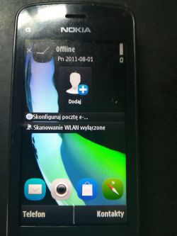 Ekran startowy telefonu Nokia C5-03 z informacjami Offline.