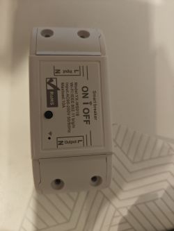 Smart Relay XX-WSD01 View of smart relay XX-WSD01 on a light background.