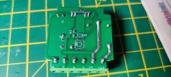 View of the device's circuit board with connectors and electronic components.
