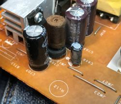 Krótka naprawa starego monitora BenQ Q9T5 - wymiana kondensatorów, "recapping"