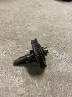 Kształt dużego koła w silniczku szyberdachu Mercedes W124 200d 1991r.