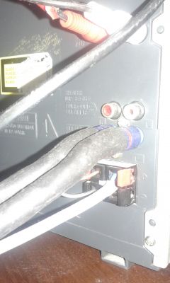 Aiwa NSX-S556 - czy można podłączyć inne kolumny z osobnymi wejściami?