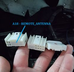 Hyundai i40 (2014) - Podłączenie zasilania wzmacniacza antenowego do pinu A18