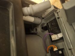 Beko suszarka – jak podłączyć wąż, by woda trafiała do zbiornika, nie do odpływu?