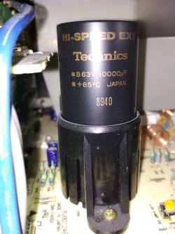 Wnętrze wzmacniacza Technics SU-V660 Wnętrze wzmacniacza Technics SU-V660