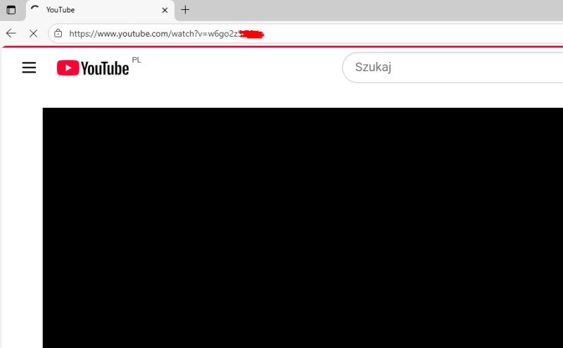 Zrzut ekranu strony YouTube z czarnym obszarem odtwarzacza wideo