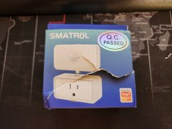 Box of Smatrul Tuya Plug Box of Smatrul Tuya plug with a dented corner.