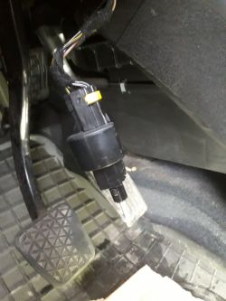 Opel Zafira 2003 - opóźnione zapalanie światła stop przy hamowaniu