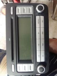 Identifying Power Pins for Radio VW RCD 300 MP3 to Connect to a 12V Power Supply