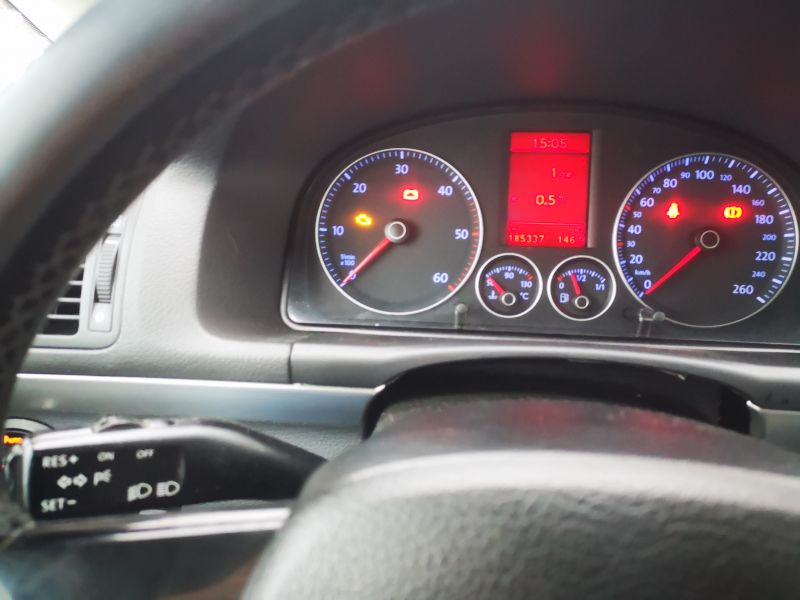 VW Touran 2.0 TDI - 2005 rok - Brak reakcji na przyciski w manetkach od komputer