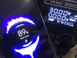 "Nowoczesny" (?) zasilacz laboratoryjny YIHUA 3005D-IV z USB, Quick Charge, enkodery