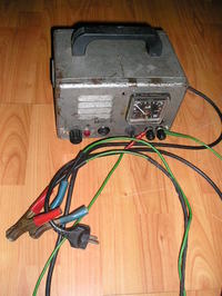 Prostownik samochodowy 12V/15A