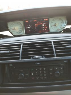 Regulacja głośności tylnych głośników w Peugeocie 807