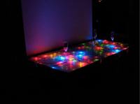 Stół z podświetleniem LED do jadalni.