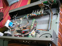 Tuner FM z cyfrowym przedwzmacniaczem. Tuner FM z cyfrowym przedwzmacniaczem.