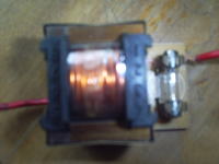 Co to za transformator na plusowym kabelku do radia w cc?