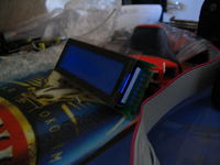 Jakie napięcie pomiedzy Anodą a Katodą wyświetlacza LCD