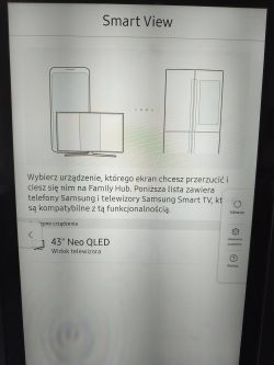 Ekran lodówki z funkcją Smart View pokazującą dostępny telewizor 43 Neo QLED