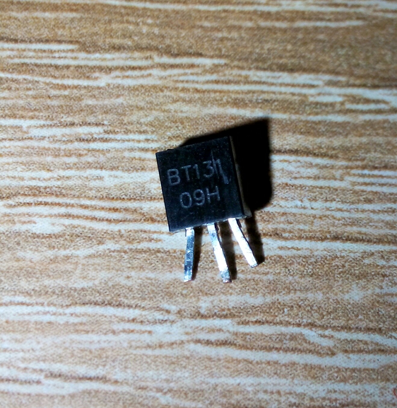 Lampka dotykowa. Triak BT131-09H. Próba znalezienia zamiennika lub ...