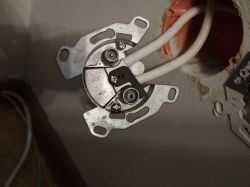 Multimedia - jak podłaczyć telewizory na jednym gniazdku