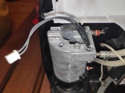 Ekspres Krups Dolce Gusto KP100631 - brak reakcji po wymianie przycisku i sprawdzeniu bezpieczników