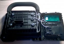 Akumulatorowa lampa robocza YATO YT-82961 – wnętrze urządzenia