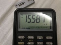 Lampki LED do szafy montowane na zawias - małe i praktyczne