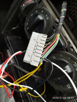 Podłączenie sterownika MODEMIX do centralnego zamka w Mercedesie W202 C180, rocznik 1996