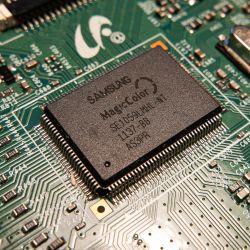 Samsung S22A300N - Martwy monitor, brak reakcji na zasilanie, diagnoza i naprawa możliwa?