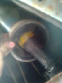 Mercedes 190 2.0 Diesel 1986 - Co wystaje na wale po uderzeniach?