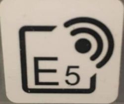 Co oznacza załączony przeze mnie symbol na liczniku elektrycznym?
