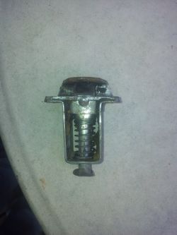 Navara D40 - Szukam rygla? Zatrzasku? Klapy zabudowy